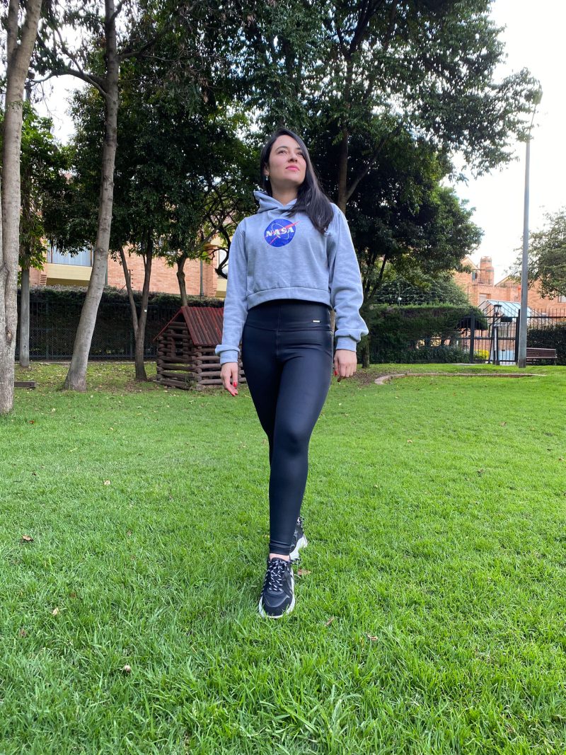 CropTop Capota NASA Mujer - Image 2